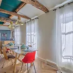 Superb Flat With Terrace In The Centre Of Paříž